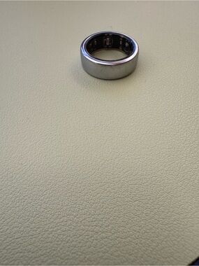 Stainless Steel Oura 4 Smart Ring in Silver